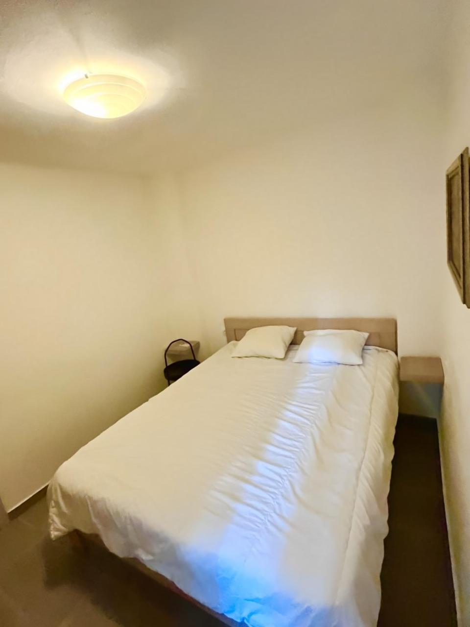 Spacious 4 Bedroom By Agios Dimitrios Appartement